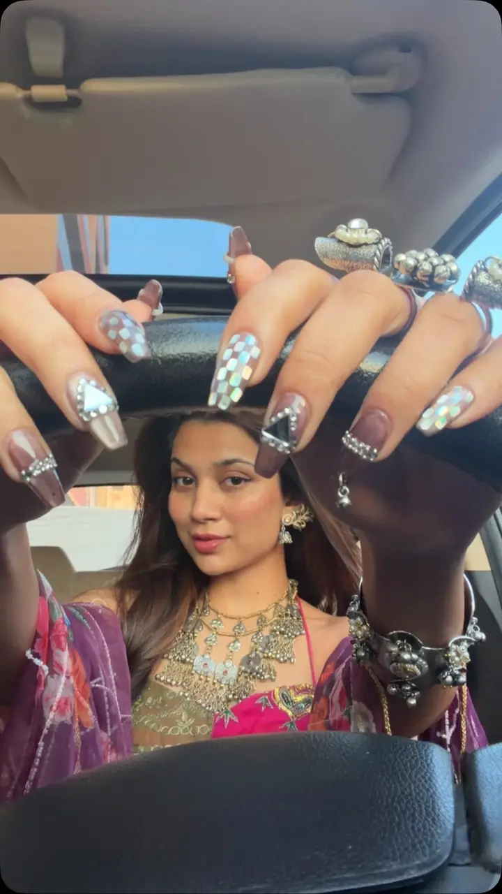 Navratri nails: festive nail art for garba
