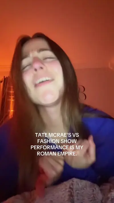 Post by Julia about Fans lip-sync to Tate McRae’s Housewife