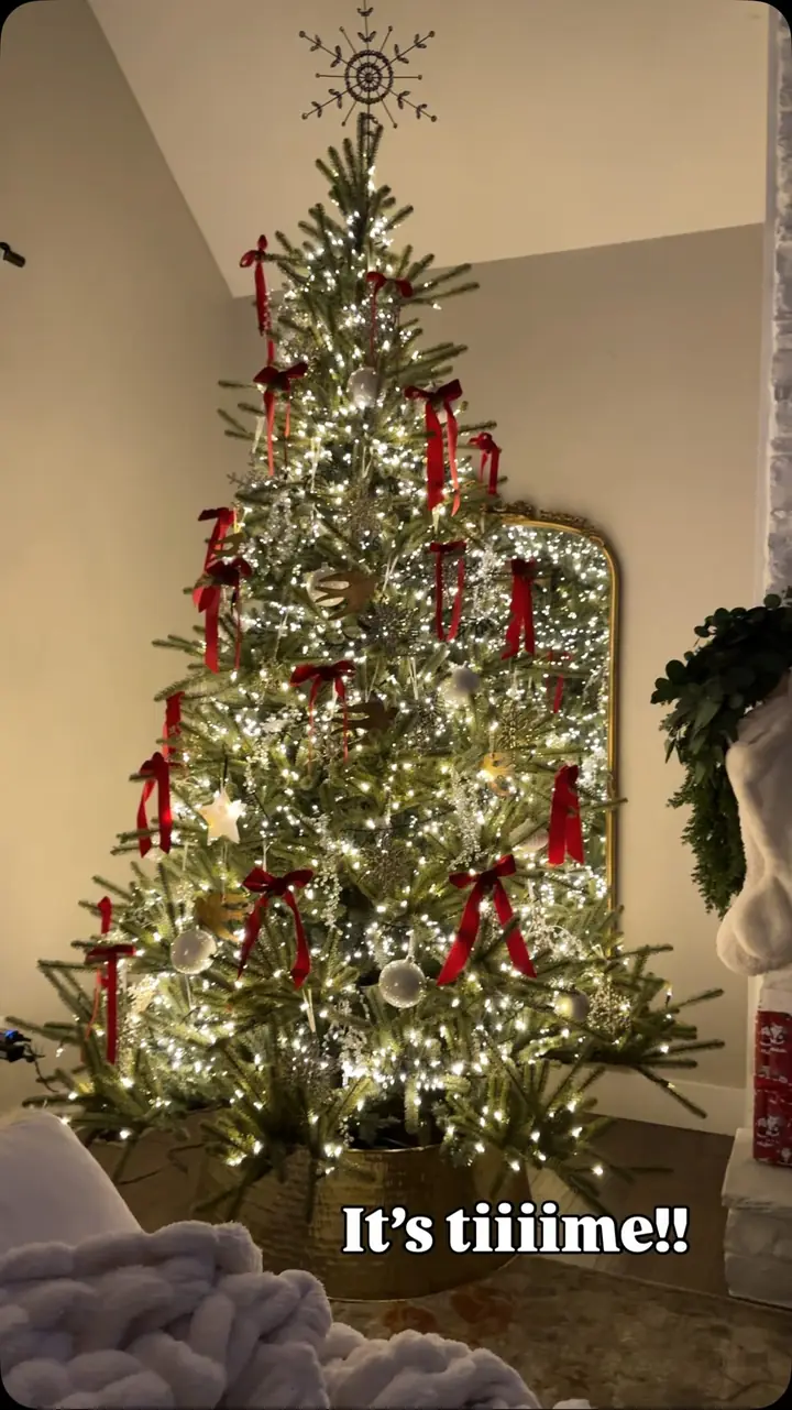 Mariah Carey fans count down to Christmas mode