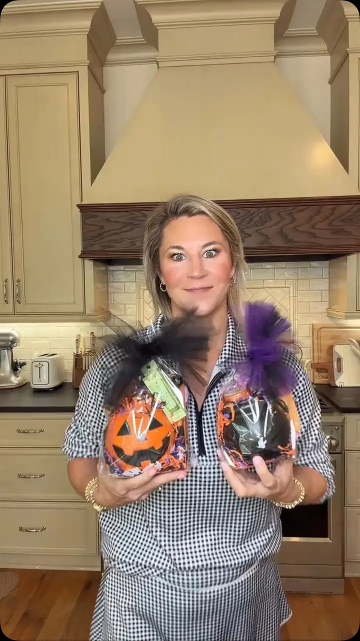 Americans are surprising their boo with a Halloween basket and filming it 🎃