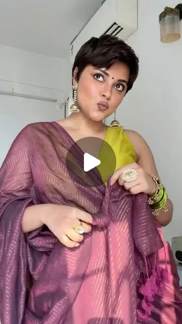 Bengal is posting its Durga Puja looks, one Pujo day at a time 💄